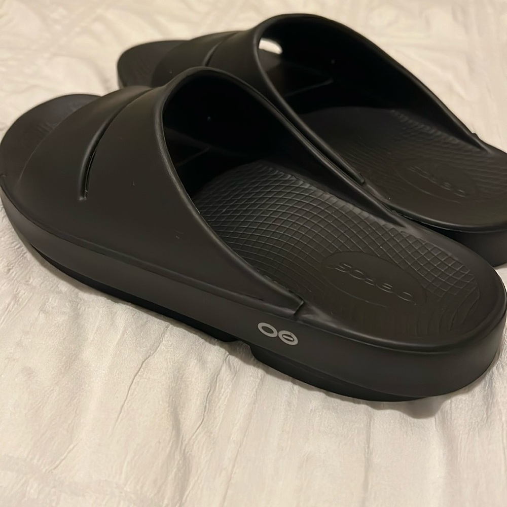 OOFOS Slide Sandals